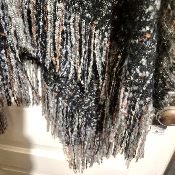 Max Edition Plaid Poncho with Fringe - Picture 3 of 5